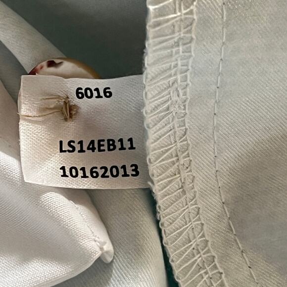 Peter Millar Women's Bermuda Golf Wicking Shorts sz 4 Dot Print - Picture 5 of 5